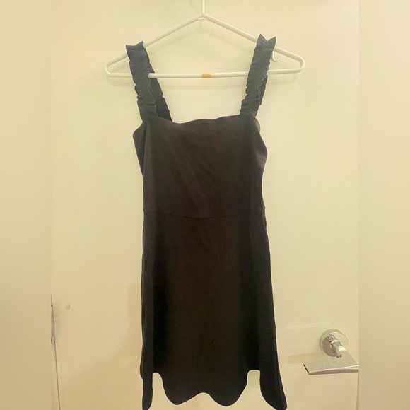 Aritzia dresses - Picture 2 of 4